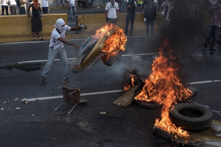 Venezuela'da protestolar devam ediyor