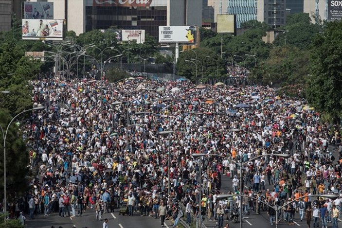 Venezuela'da protestolar devam ediyor