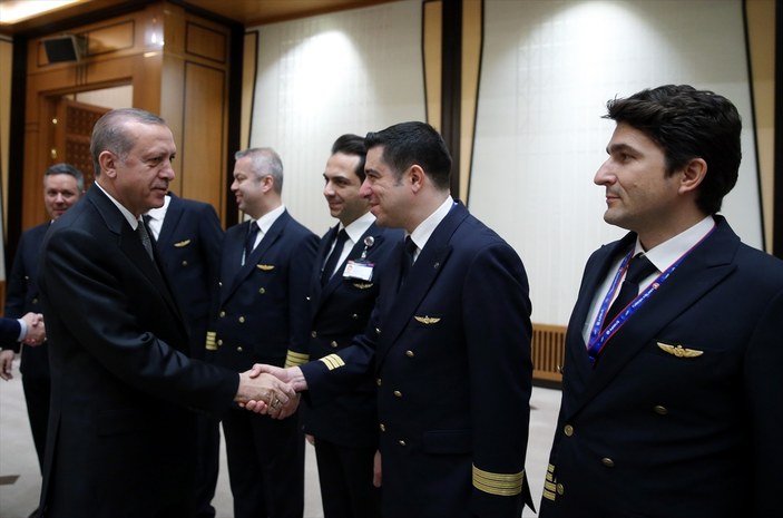 Cumhurbaşkanı Erdoğan pilotlarla görüştü