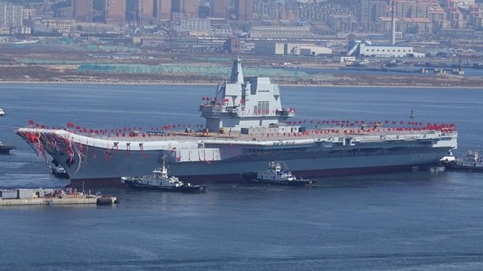 Çin ilk yerli yapım uçak gemisini dünyaya gösterdi