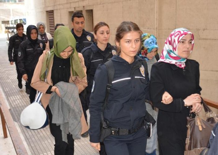 Bursa'da FETÖ operasyonunda gözaltına alınanlar adliyede
