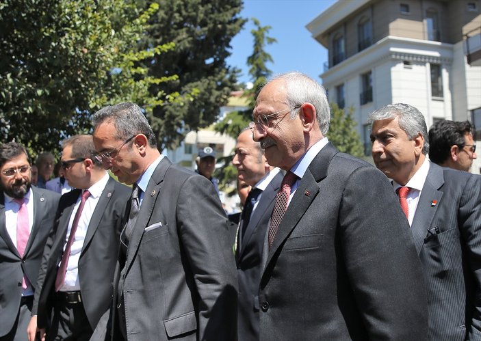 Kılıçdaroğlu, Erdoğan Teziç'in ailesine taziyeye gitti