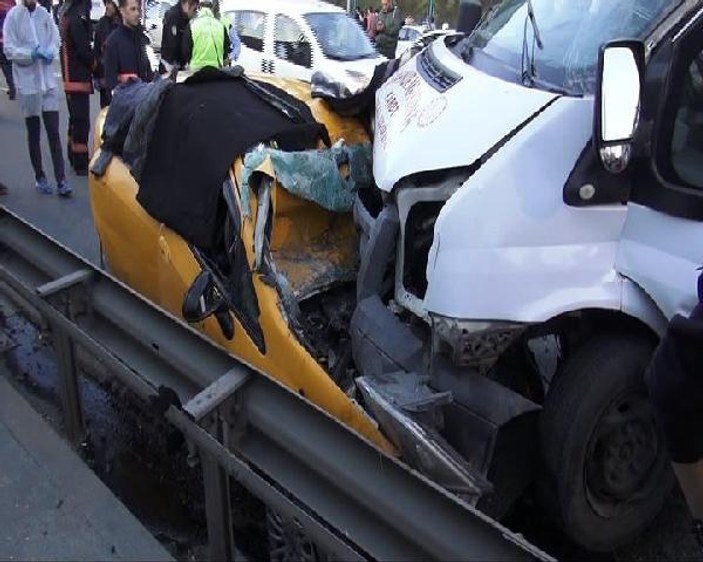 Maltepe'de feci kaza: 2 ölü 3 yaralı