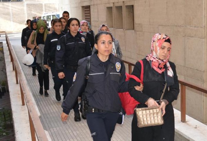 Bursa'da FETÖ operasyonunda gözaltına alınanlar adliyede