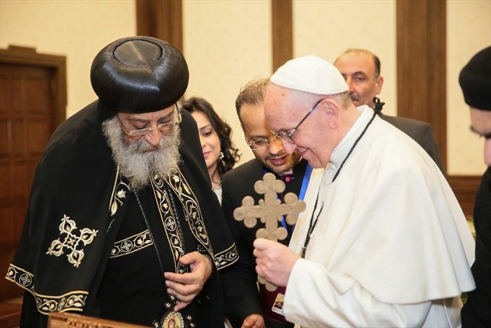 Papa Franciscus Kıpti Kilisesi lideriyle buluştu