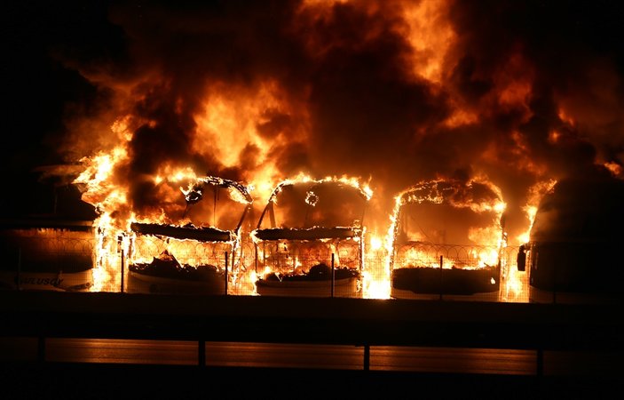 Bursa'da 6 yolcu otobüsü yandı