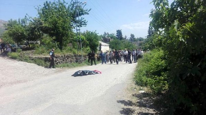 Adana'da cinnet: 2 kardeşini ve eşlerini öldürdü