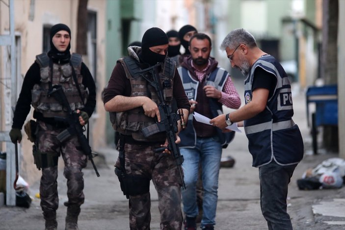 Adana’da aranan kişilere yönelik operasyon