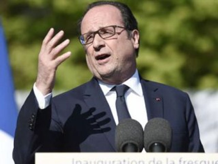 Hollande: Aşırı sağa karşı Macron'a oy verin