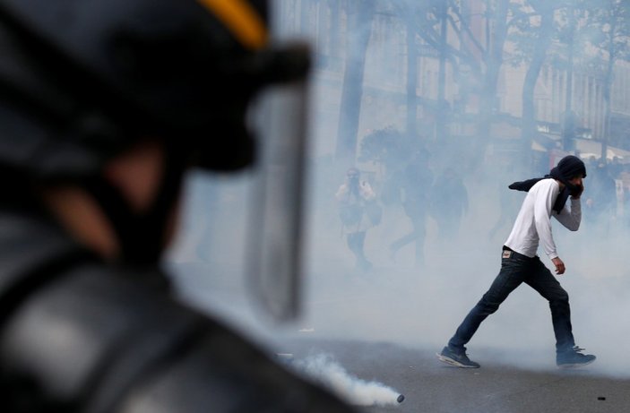 Fransa'da 1 Mayıs gösterilerinde çatışma çıktı