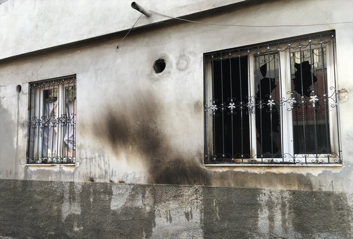 Adana'da katil zanlısının evi kundaklandı