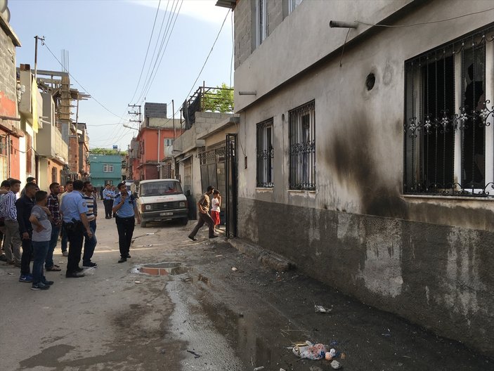 Adana'da katil zanlısının evi kundaklandı