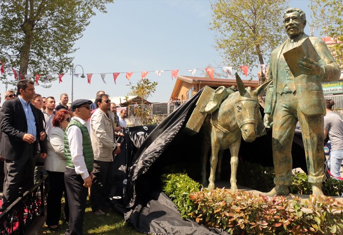CHP'li belediye eşek heykeli açtı