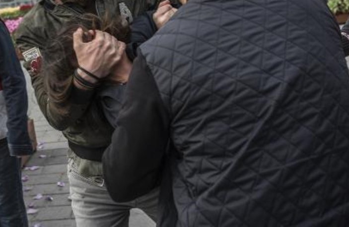 Taksim'e girmek isteyenler gözaltına alındı