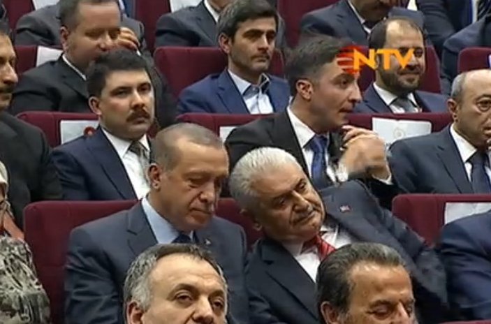 Erdoğan imzayı attı Yıldırım gözyaşlarını tutamadı