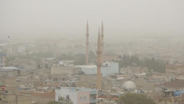 Şanlıurfa’yı toz bulutu kapladı