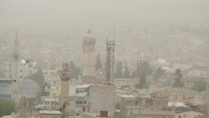 Şanlıurfa’yı toz bulutu kapladı