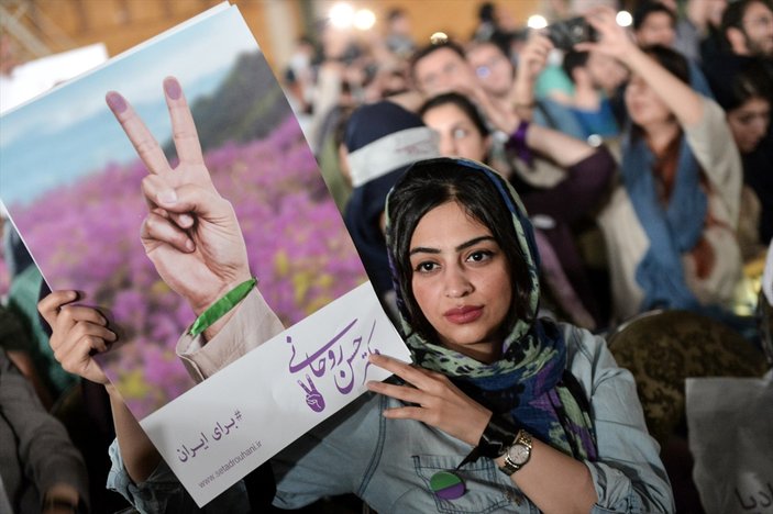 İran'da üniversite öğrencileri miting düzenledi