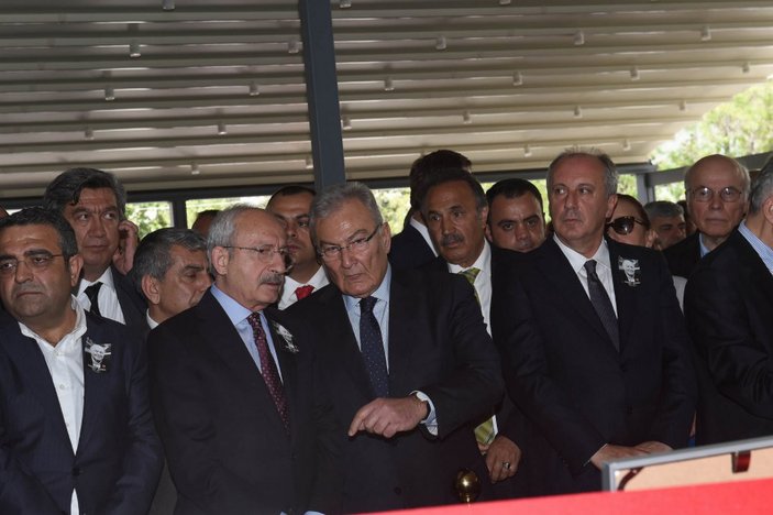 Kemal Kılıçdaroğlu ve Deniz Baykal cenazede buluştu