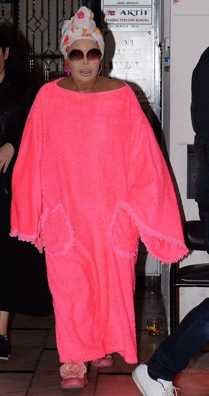 Bülent Ersoy gece yarısı dişçiye gitti