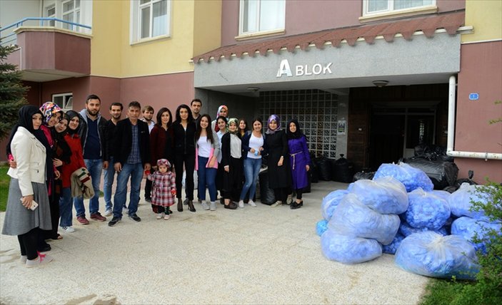 Öğrenciler engelliler için 2,5 ton mavi kapak topladı