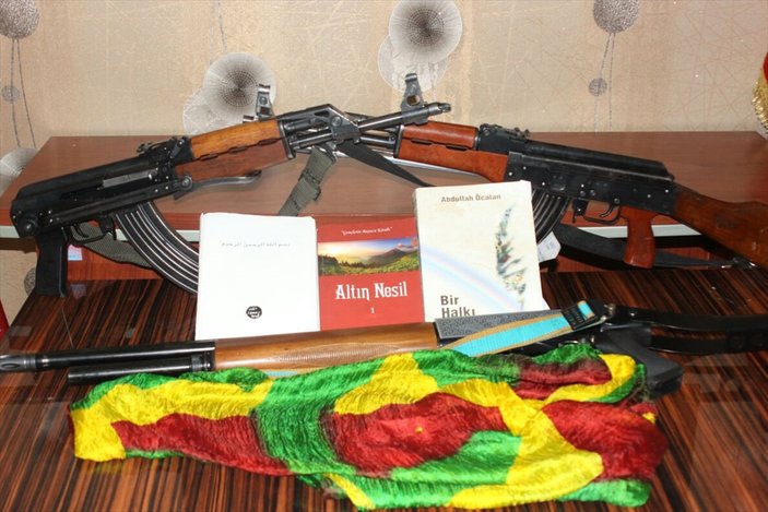 Evinde FETÖ, PKK ve DEAŞ materyalleri ele geçirildi