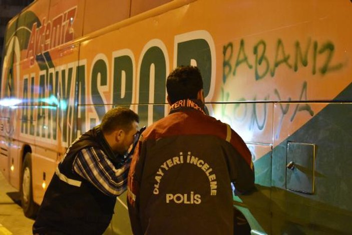 Aytemiz Alanyaspor'un takım otobüsüne saldırı