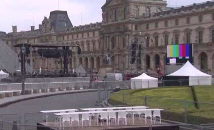 Louvre Müzesi çevresi boşaltıldı