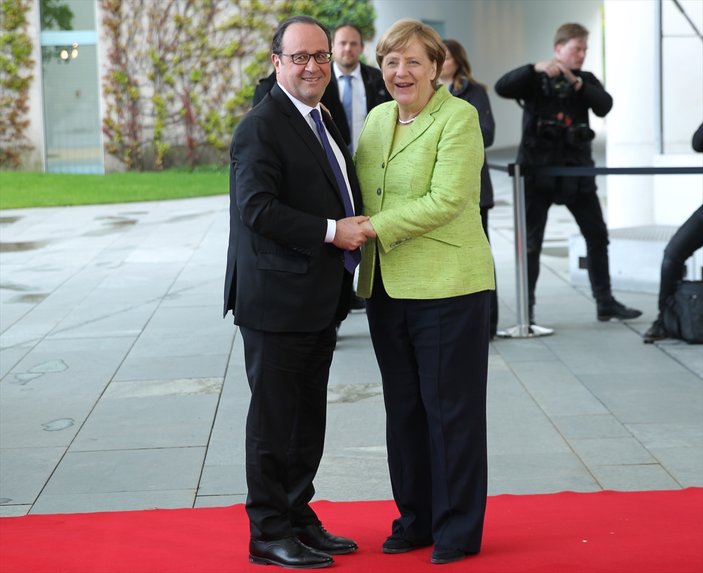 Hollande, Merkel'e veda etti