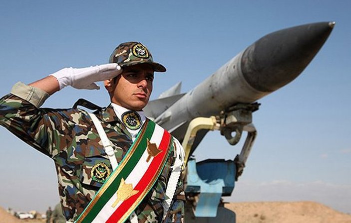 İran ordusu Ruhani'yi aşağıladı