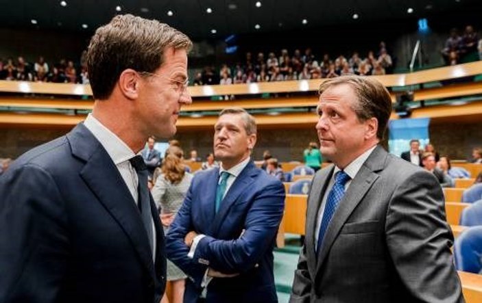 Hollanda'da koalisyona dördüncü aranıyor