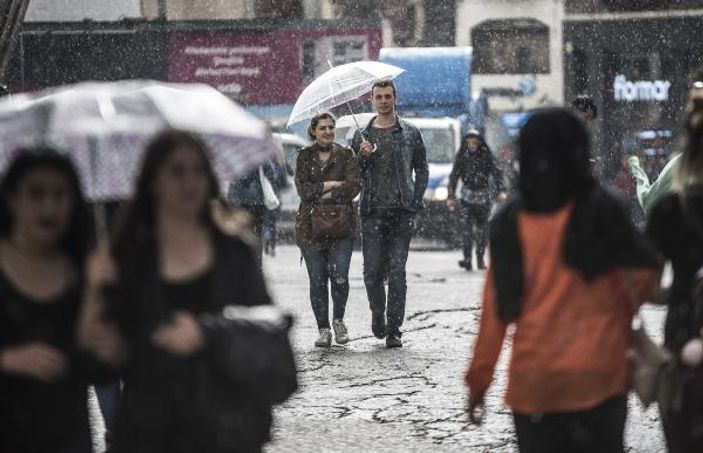 İstanbul'da aralıklı sağanak yağmur