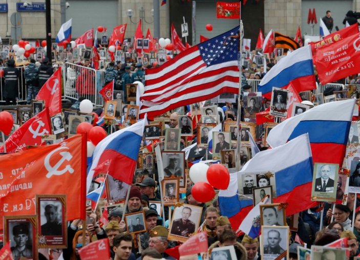 Putin 'Ölümsüz Alay' yürüyüşüne katıldı