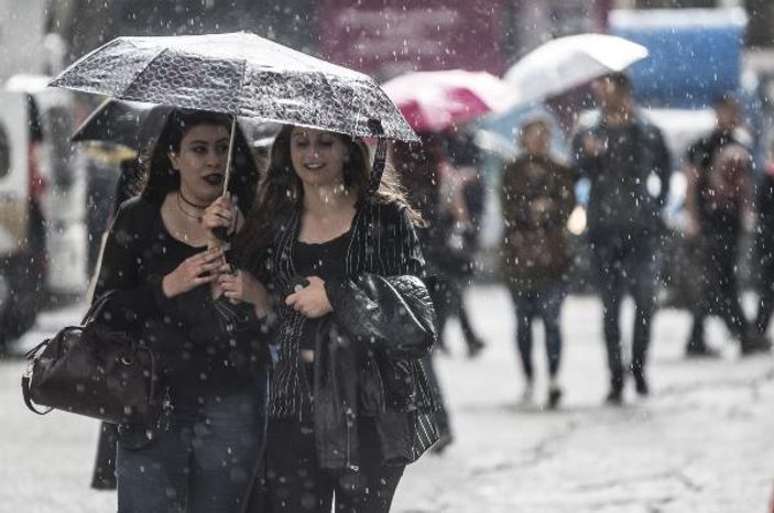 İstanbul'da aralıklı sağanak yağmur