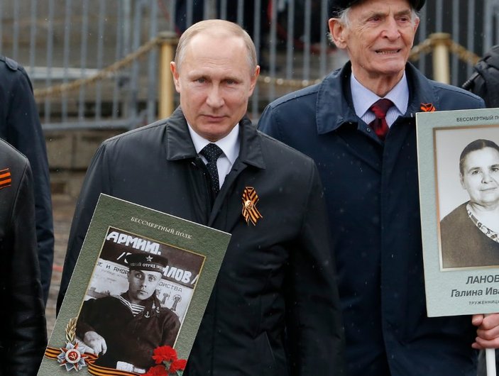 Putin 'Ölümsüz Alay' yürüyüşüne katıldı
