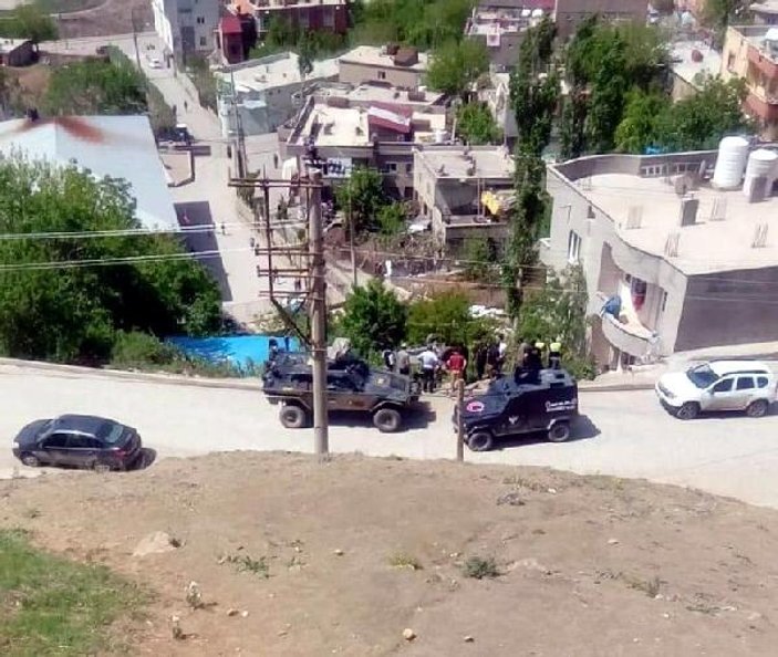 Şırnak'ta zırhlı polis aracı devrildi