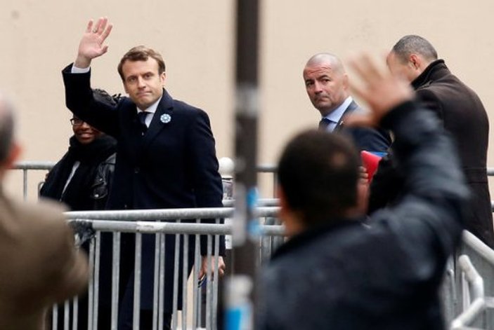 Avrupa Komisyonu başkanı Macron'u uyardı
