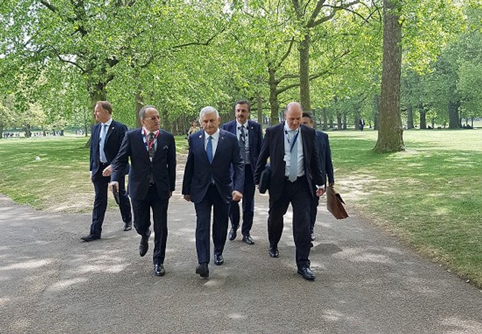 Başbakan Green Park'ta yürüdü