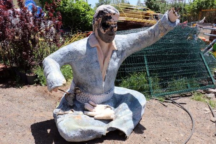 Şanlıurfa'da Şivan Perwer heykeli kırıldı