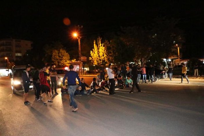 Adıyaman'da trafik kazası sonrası yolu kapattılar