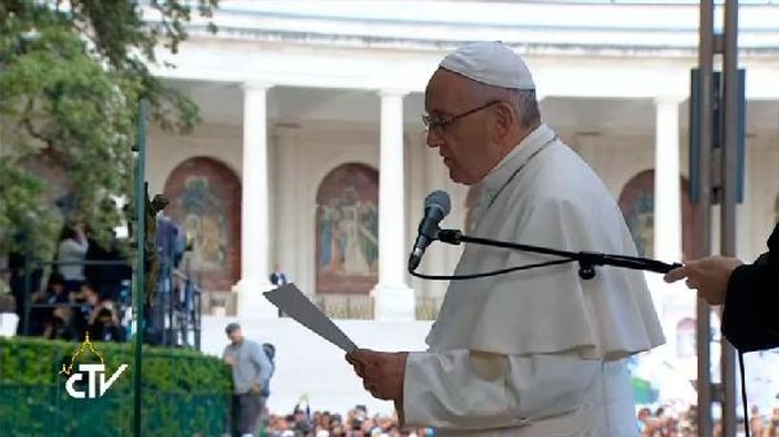 Papa Francisco Portekiz’de Fatıma törenine katıldı