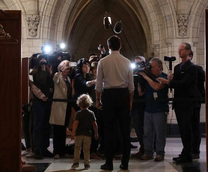Justin Trudeau oğlunu parlamentoya getirdi