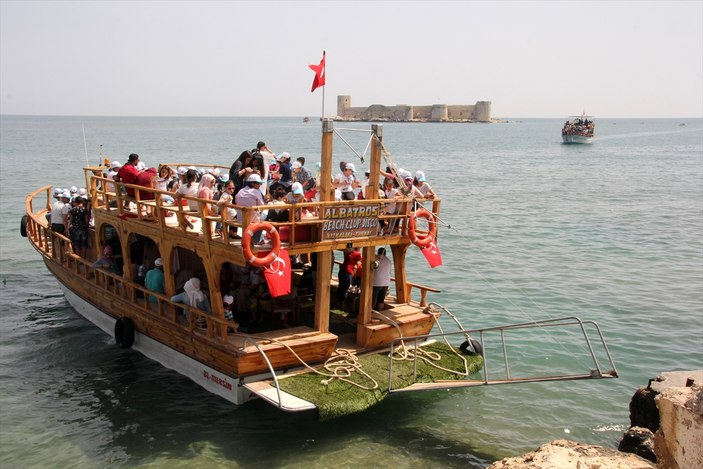 Mersin'de deniz sezonu açıldı