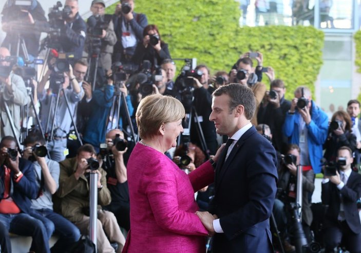 Merkel, Macron'la görüştü