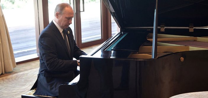 Putin Çin'de piyano çaldı