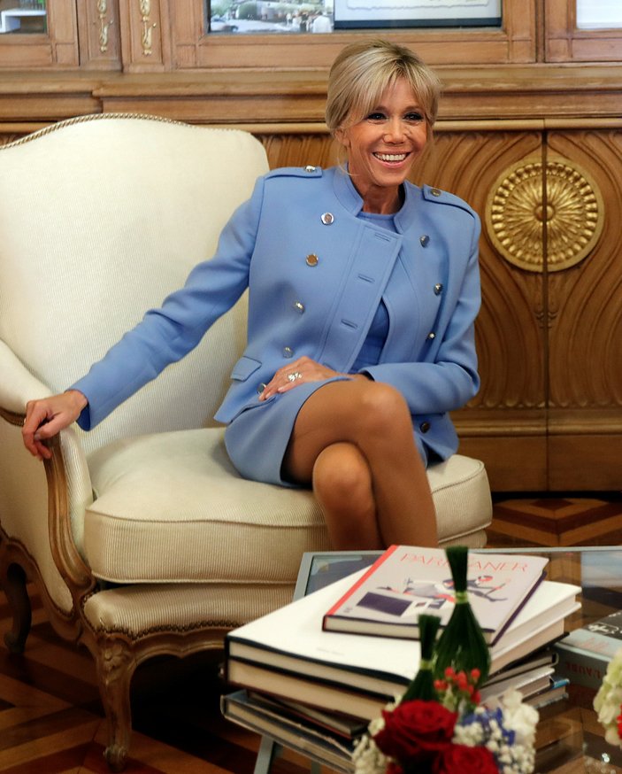 Macron'dan kıyafet açıklaması