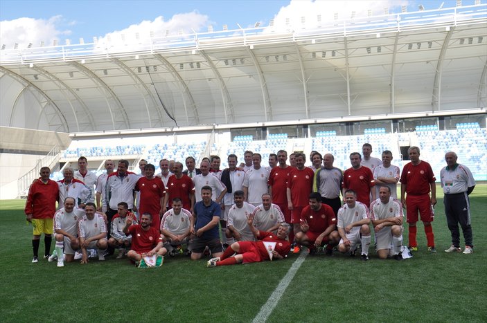 Türkiye-Macaristan Parlamentoları dostluk maçı yaptı