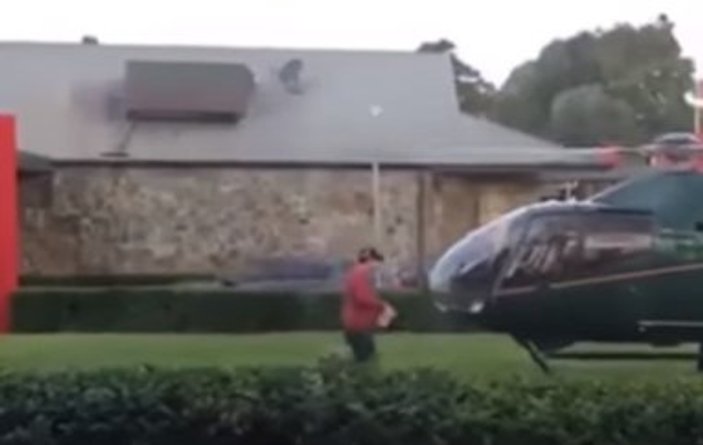 Avustralyalı pilot acıkınca helikopteriyle restorana indi