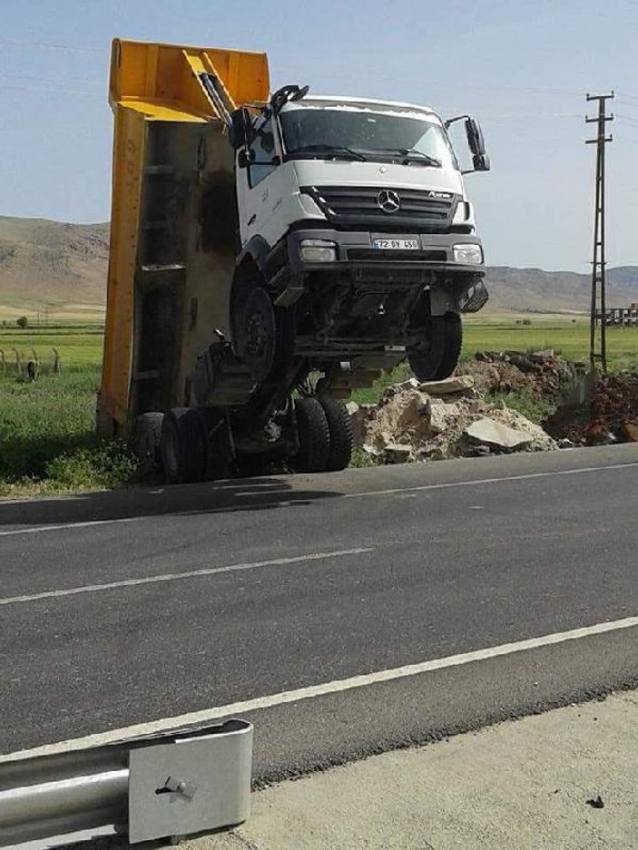 Nusaybin'de kamyon şaha kalktı
