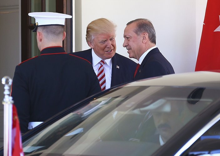 Trump Merkel'le tokalaşmadı, Erdoğan'la samimi pozlar verdi